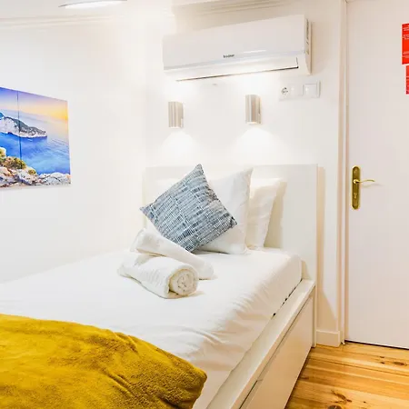 Quarto em Acomodações Particulares Quartos - Almirante Reis 4 Andar *