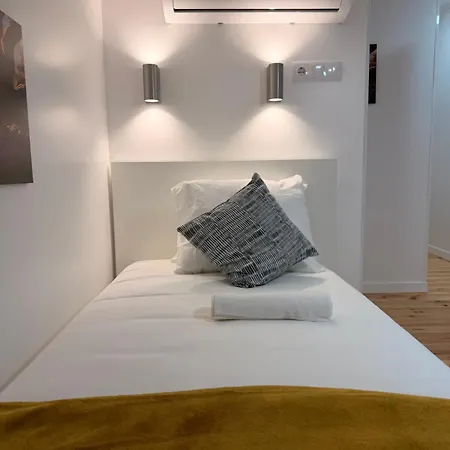 Quarto em Acomodações Particulares Quartos - Almirante Reis 4 Andar *